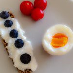 Æg Palæobrød og tomat